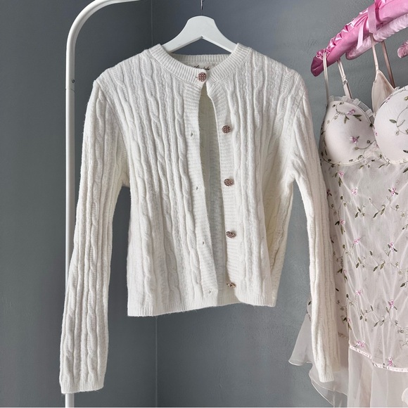Adorable Cable Knit Cardigan Sweater 🦢 - Picture 3 of 3